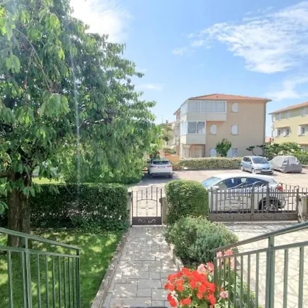 Maena Apartment *