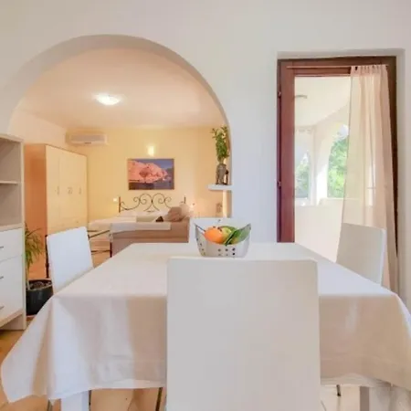 Maena Apartment
