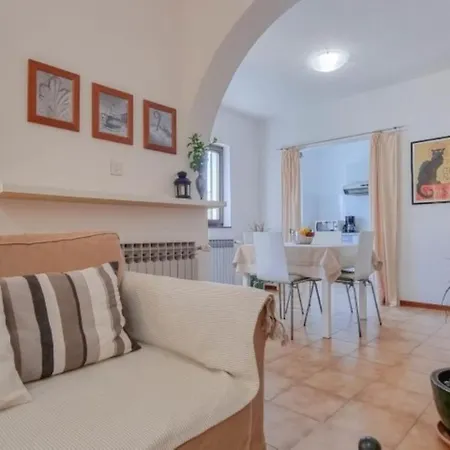 Maena Apartment *